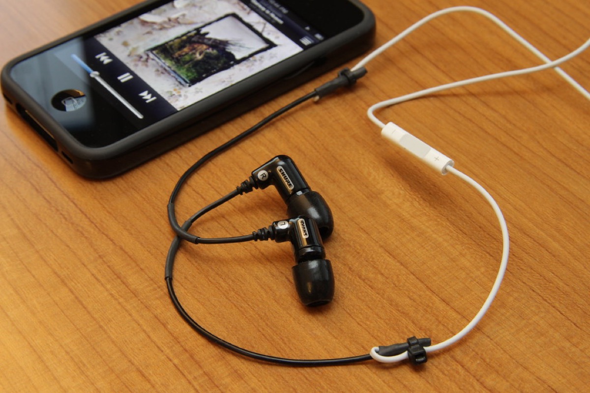Amazon Basics Hybrid ANC Headphones